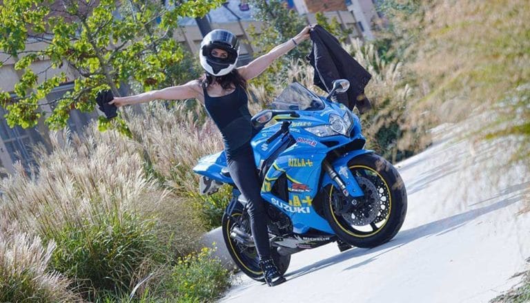 Ropa mínima necesaria para ir en moto seguros