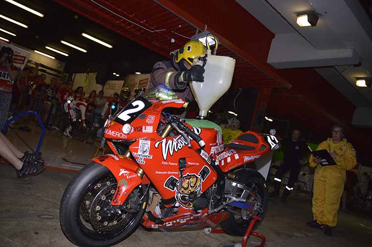 AMV 24 Horas de Montmeló 2019 ✊ 1 24 horas de montmeló 2017, repostaje de gasolina de una moto durante las 24 horas