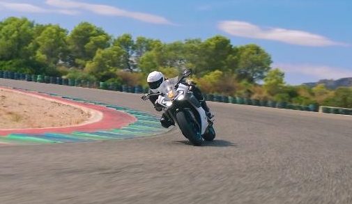 CFMoto 675SR-R: una deportiva de 90 CV para carretera y circuito por menos de 7.500 € 3