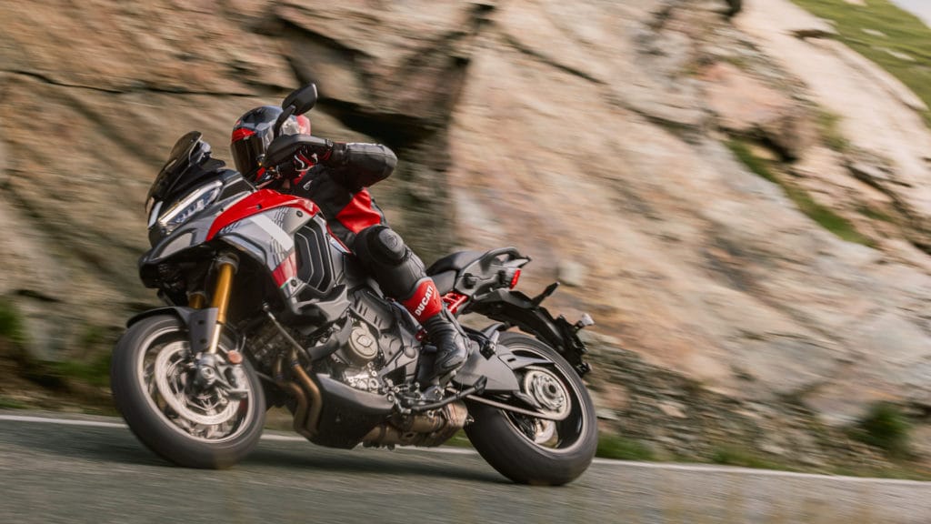 Ducati Multistrada V4 y V4S 2025: se renueva la reina de las trail ahora con versión 'Pikes Peak' 1