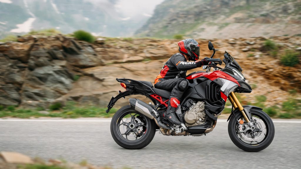 Ducati Multistrada V4 y V4S 2025: se renueva la reina de las trail ahora con versión 'Pikes Peak' 5