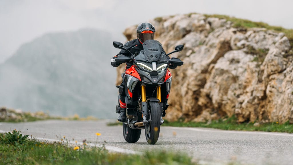 Ducati Multistrada V4 y V4S 2025: se renueva la reina de las trail ahora con versión 'Pikes Peak' 2