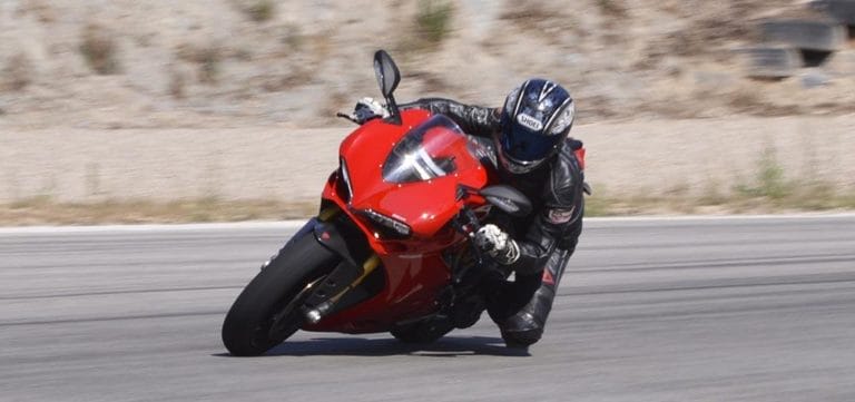 Ducati Panigale 1299s mujeres moteras