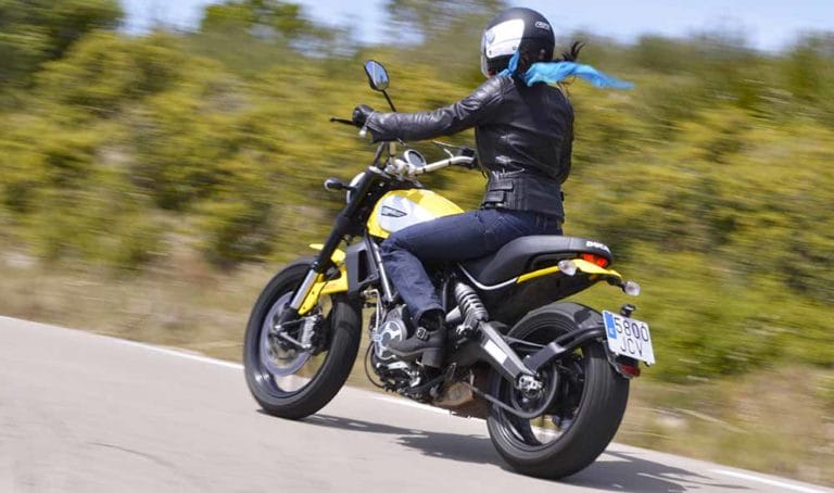 Ducati scrambler, revit, mujeres moteras, prueba scrambler, scrambler test ride,