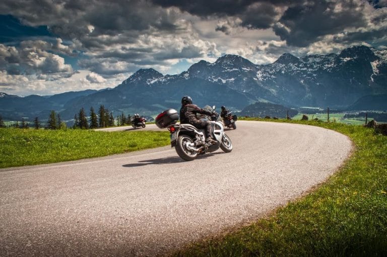 Viaje en moto: ¿Qué ropa debo evitar?