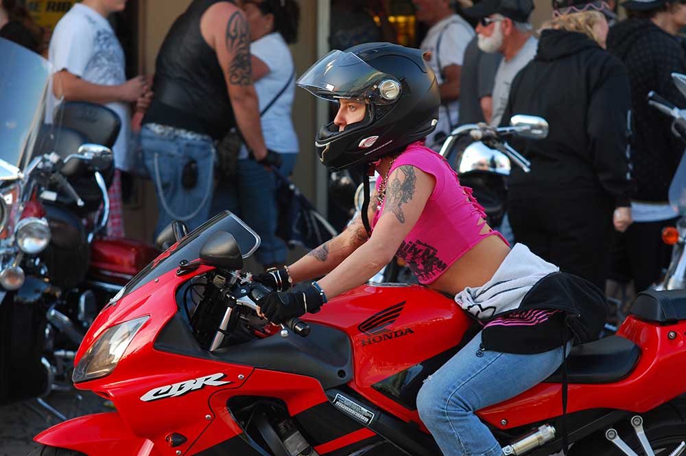 clubs femeninos mujeres moteras ruta, ruta en moto, aventura en moto, clubs chicas, clubs moteras, salida en moto, vive la moto, ifema, salon de la moto