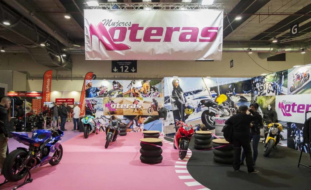 exito de vive la moto 2018, salón de la moto, mujeres moteras, exposicion motos, sara roman, bea eguiraun, adrianapm, vespark