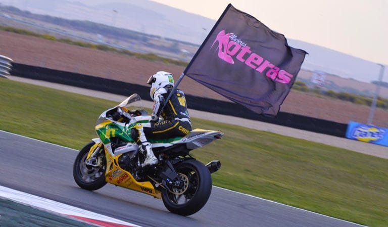las chicas vamos peor en moto cristina juarranz, velocidad femenina, mujeres moteras, chicas en moto, mujeres piloto, chicas en moto,