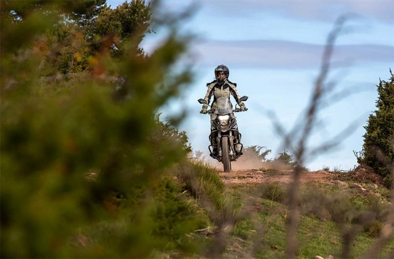 macbor montana xr3, moto trail, moto maxitrail, adventure, motos bordoy, enduro, moto mixta enduro, moto barata, viaje en moto, moto trail A2, moto para carné A2,