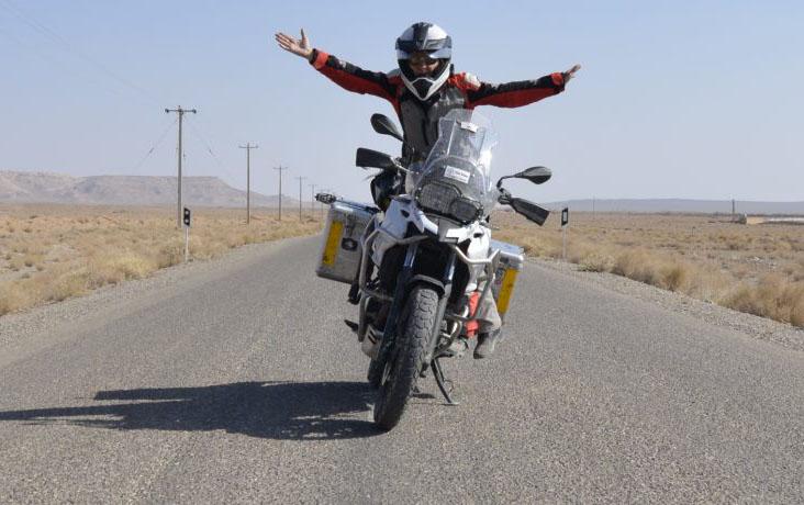 elsi rider mujer motera viaje en moto