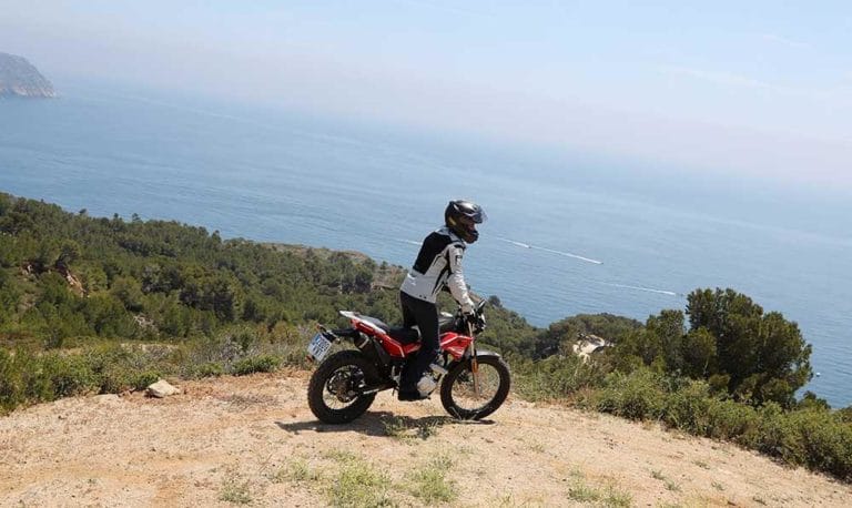 rieju tango 125cc, Rieju Tango, moto trial, moto enduro, moto mixta, moto ligera para mujeres, moto pequeña para mujeres