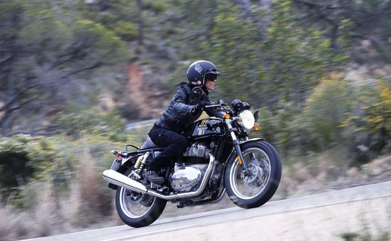 royal enfield contiental gt estilo conducción cafe racer