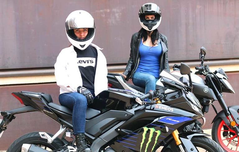 Yamaha MT125 y Yamaha YZF R125 con la piloto Paula Fajardo y la influencer Mujeres Moteras